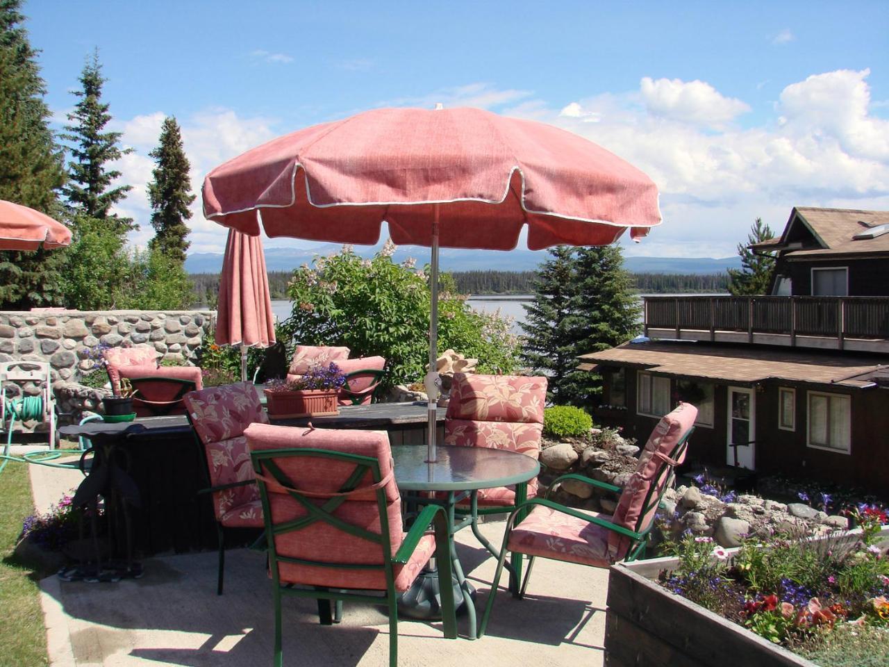 Eagle'S Nest Resort Anahim Lake Exterior foto